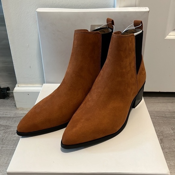 Women's Gwen Low Shaft Heeled Boots - Picture 2 of 6